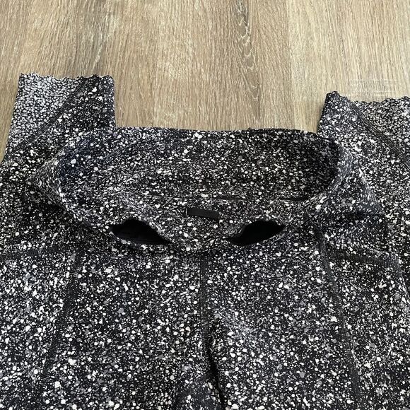 Lululemon Tight Stuff II Crop Legging in Salt Alpine - Size: 6 - Picture 4 of 7